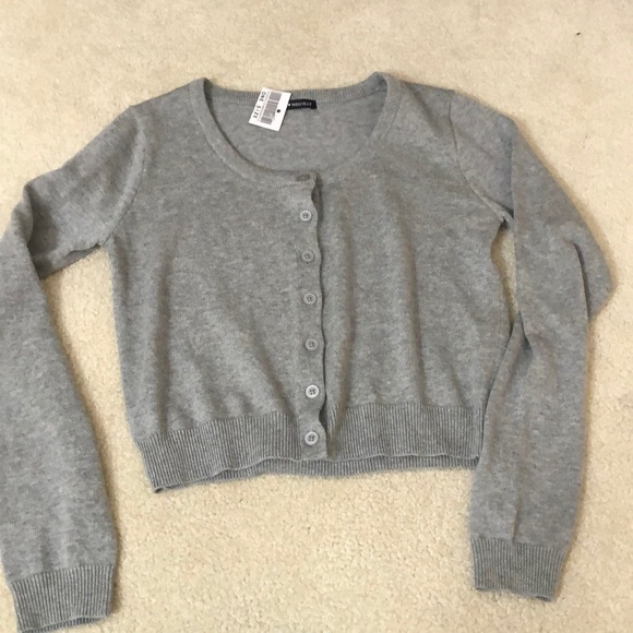 Brandy Melville Sweaters - Brandy Melville Cropped Sweater/Cardigan